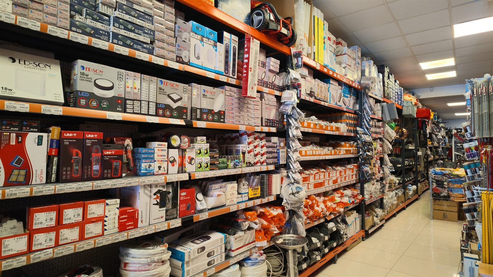 Elektrik ve aydınlatma rafları